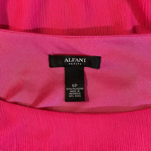 Alfani Petite Fuchsia Pleated Flare Sleeve Size 6P Elastic bottom 100% Polyester - Picture 4 of 5